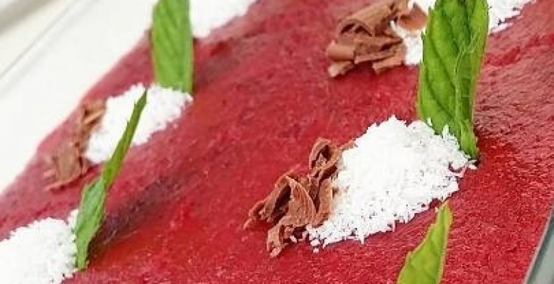 Meyveli Ballı İrmik Tatlısı Meyveli Ballı İrmik Tatlısı