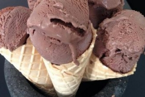 İki Malzemeli Kakaolu Dondurma Tarifi İki Malzemeli Kakaolu Dondurma Tarifi