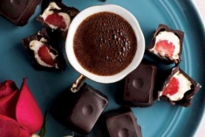 Çikolata Kaplı Kırmızı Meyveler Çikolata Kaplı Kırmızı Meyveler