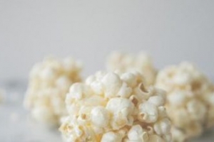 Marshmallowlu Patlamış Mısır Topları Marshmallowlu Patlamış Mısır Topları
