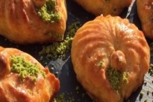 Fındıklı Şerbetli Poğaça Tatlısı Fındıklı Şerbetli Poğaça Tatlısı