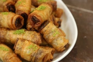 Pekmezli Sarma Tatlısı Pekmezli Sarma Tatlısı