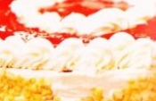 Çilekli Fındıklı Pasta Tarifi Çilekli Fındıklı Pasta Tarifi