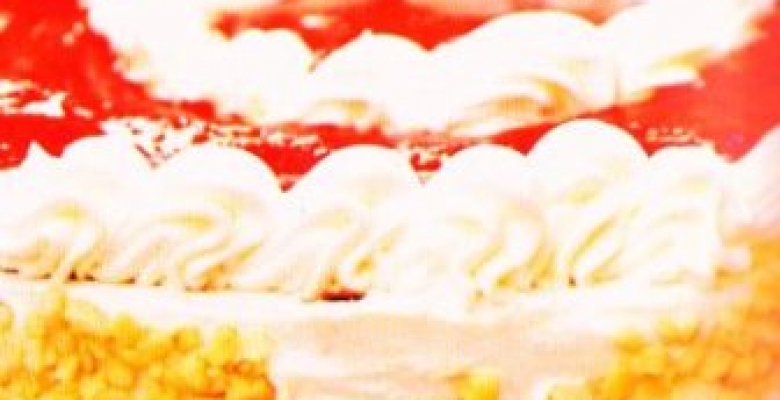 Çilekli Fındıklı Pasta Tarifi Çilekli Fındıklı Pasta Tarifi