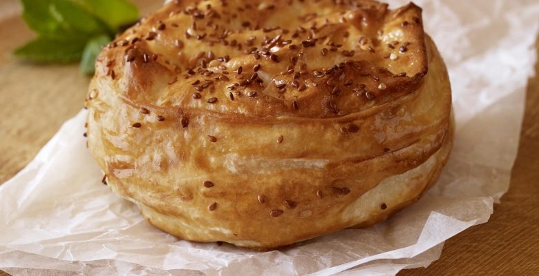 Gül Böreği Tarifi (Ispanaklı, Patatesli ve Kıymalı) Gül Böreği Tarifi (Ispanaklı, Patatesli ve Kıymalı)