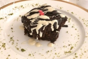 Kakaolu Islak Kek (Brownie Tadında) Kakaolu Islak Kek (Brownie Tadında)