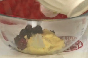 Meyveli Pasta Krema Tarifi Meyveli Pasta Krema Tarifi