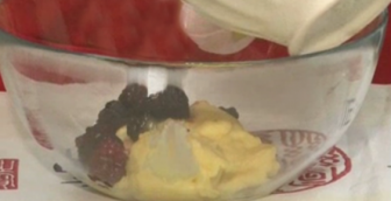 Meyveli Pasta Krema Tarifi Meyveli Pasta Krema Tarifi