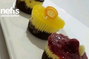 Çikolatalı Ahududulu Ve Limonlu Mini Cheesecake Çikolatalı Ahududulu Ve Limonlu Mini Cheesecake