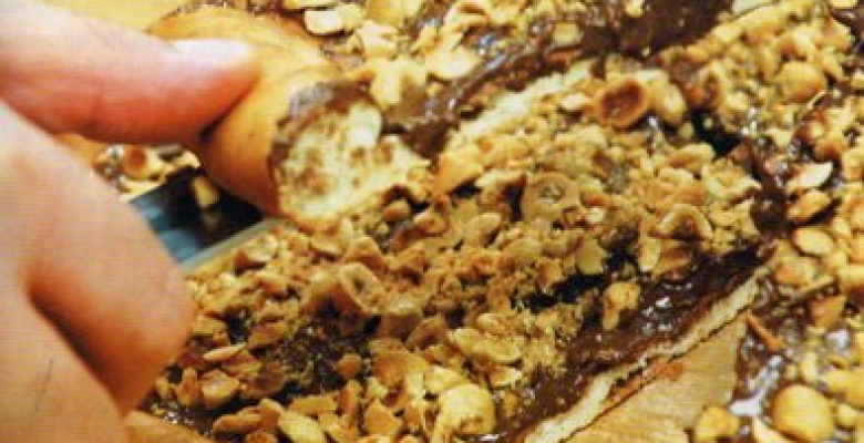 Çikolatalı Fındıklı Pizza Tarifi Çikolatalı Fındıklı Pizza Tarifi