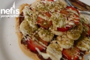 İki Karakter Waffle Waffle Makinasında İki Karakter Waffle Waffle Makinasında