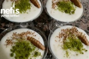 İki Renkli Süt Tozlu Puding Birde Böyle Deneyin İki Renkli Süt Tozlu Puding Birde Böyle Deneyin