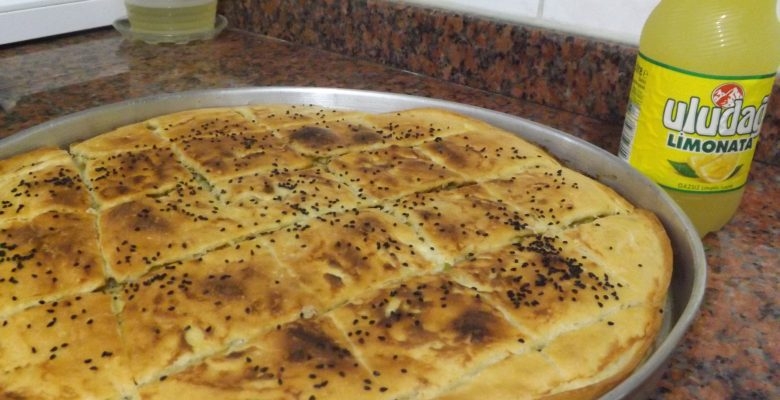 Kıymalı Ispanaklı Kömbe Tarifi Kıymalı Ispanaklı Kömbe Tarifi