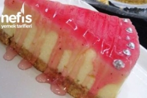 Pişmeyen Enfes Orman Meyve Soslu Chessecake Pişmeyen Enfes Orman Meyve Soslu Chessecake