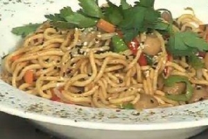 Sebzeli Noodle Tarifi Sebzeli Noodle Tarifi