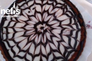 Tart Kalıbında Muhallebili Süslü Kek Tart Kalıbında Muhallebili Süslü Kek