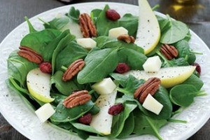 Armutlu Ve Pecan Cevizli Ispanak Salatası Armutlu Ve Pecan Cevizli Ispanak Salatası