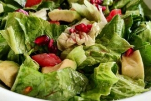 Avokadolu Marul Salatası Avokadolu Marul Salatası