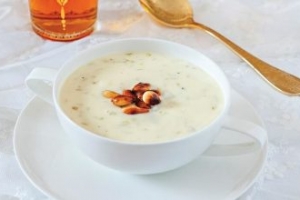 Bademli Ve Kremalı Kuşkonmaz Çorbası Bademli Ve Kremalı Kuşkonmaz Çorbası