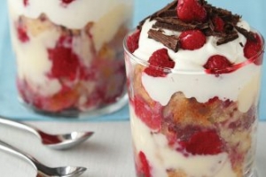 Beyaz Çikolatalı Ve Meyveli Kup Beyaz Çikolatalı Ve Meyveli Kup