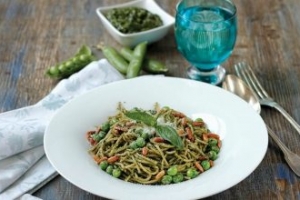 Bezelyeli-Pesto Soslu Kepekli Makarna Bezelyeli-Pesto Soslu Kepekli Makarna