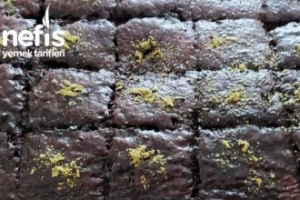 Borcamda Sıcak Soslu Islak Kek Browni Tadında Borcamda Sıcak Soslu Islak Kek Browni Tadında