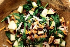 Cevizli Ve Elmalı Turp Otu Salatası Cevizli Ve Elmalı Turp Otu Salatası