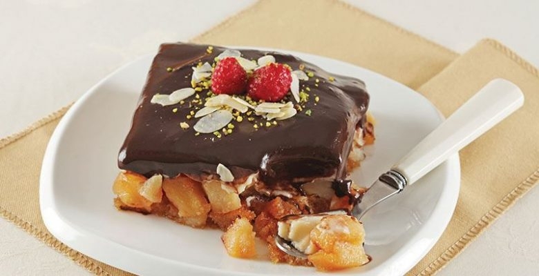 Çikolata Soslu Ve Ayvalı Tatlı Çikolata Soslu Ve Ayvalı Tatlı