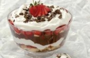 Çikolatalı Ve Çilekli Trifle Çikolatalı Ve Çilekli Trifle