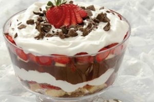 Çikolatalı Ve Çilekli Trifle Çikolatalı Ve Çilekli Trifle