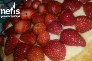 Çilek Bahçesi (Çilekli Kek) Çilek Bahçesi (Çilekli Kek)