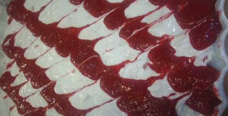 Çilek soslu ekmek tatlısı Tarifi Çilek soslu ekmek tatlısı Tarifi