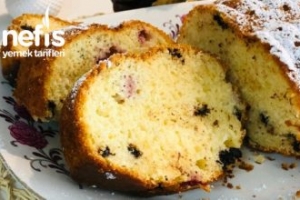 Çilekli Damla Çikolatalı Baton Kek Çilekli Damla Çikolatalı Baton Kek