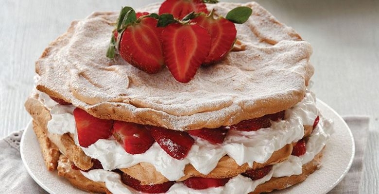 Çilekli Mereng Katları Çilekli Mereng Katları