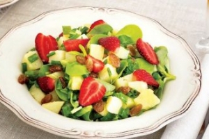 Çilekli Semizotlu Patates Salatası Çilekli Semizotlu Patates Salatası