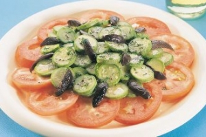 Domatesli Kabak Salatası Domatesli Kabak Salatası