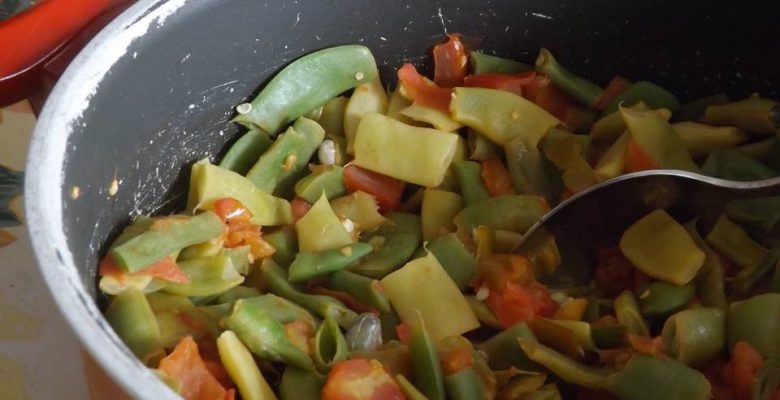 Fasulye- Domates Konservesi Tarifi Fasulye- Domates Konservesi Tarifi