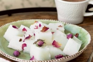 Hindistan Cevizi Sütü Tatlısı Hindistan Cevizi Sütü Tatlısı