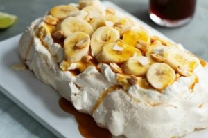 Hindistan Cevizli Karamelli Pavlova Hindistan Cevizli Karamelli Pavlova