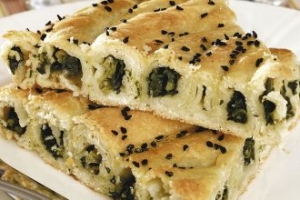 Ispanaklı Kol Böreği Ispanaklı Kol Böreği