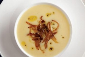 Karamelize Soğanlı Patates Çorbası Karamelize Soğanlı Patates Çorbası
