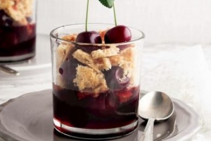 Kavanozda Vişneli Crumble Kavanozda Vişneli Crumble