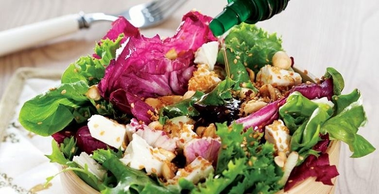 Kavrulmuş Susamlı, Peynirli Salata Kavrulmuş Susamlı, Peynirli Salata