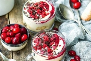 Kızılcık Marmelatlı Sahte Tiramisu Veya Mascarponelu Muhallebi Kızılcık Marmelatlı Sahte Tiramisu Veya Mascarponelu Muhallebi