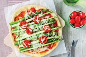 Kuşkonmazlı Ve Kiraz Domatesli Pizza Kuşkonmazlı Ve Kiraz Domatesli Pizza