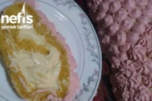 Özel Pastacı Kremasıyla Meyveli Rulo Pasta (Pamuksu Lezzetiyle) Özel Pastacı Kremasıyla Meyveli Rulo Pasta (Pamuksu Lezzetiyle)