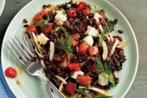 Pembe Domatesli Siyah Pirinç Salatası Pembe Domatesli Siyah Pirinç Salatası