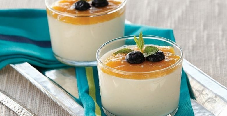 Şeftali Soslu Ve Damla Sakızlı Muhallebi Şeftali Soslu Ve Damla Sakızlı Muhallebi