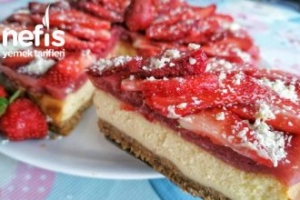 Tam Kıvamında Çilekli Cheesecake (Videolu) Tam Kıvamında Çilekli Cheesecake (Videolu)