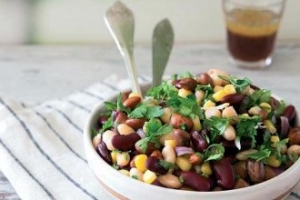Üç Fasulye Salatası Üç Fasulye Salatası